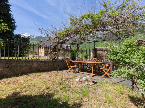 Maison rénovée 12 pers, proche Loudenvielle, Wifi, jardin, navette télécabine à 50m - FR-1-695-56 (Maison renovee 12 pers, proche Loudenvielle, wifi, jardin, terrasse, navette telecabine a 50m - FR-1) in Loudenvielle Maison rénovée 12 pers, proche Loudenvielle, Wifi, jardin, navette télécabine à 50m - FR-1-695-56 (Maison renovee 12 pers, proche Loudenvielle, wifi, jardin, terrasse, navette telecabine a 50m - FR-1) in Loudenvielle