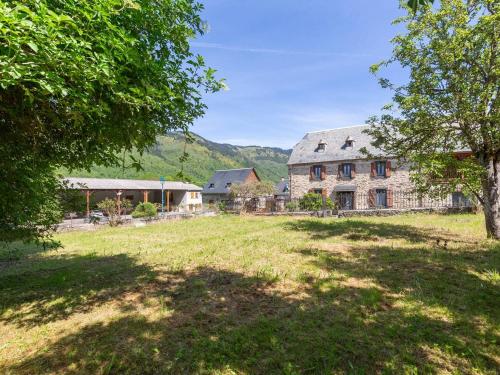 Maison rénovée 12 pers, proche Loudenvielle, Wifi, jardin, navette télécabine à 50m - FR-1-695-56 (Maison renovee 12 pers, proche Loudenvielle, wifi, jardin, terrasse, navette telecabine a 50m - FR-1) in Loudenvielle Maison rénovée 12 pers, proche Loudenvielle, Wifi, jardin, navette télécabine à 50m - FR-1-695-56 (Maison renovee 12 pers, proche Loudenvielle, wifi, jardin, terrasse, navette telecabine a 50m - FR-1) in Loudenvielle