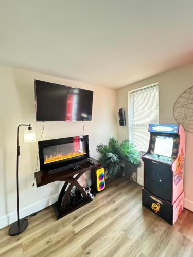Downtown Home - Close to Topgolf, Ravens Stadium, Orioles Park, UM Baltimore in West Baltimore Downtown Home - Close to Topgolf, Ravens Stadium, Orioles Park, UM Baltimore in West Baltimore