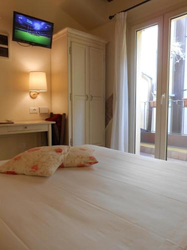 Facilities, Hotel Atlantic in Bologna City Center Facilities, Hotel Atlantic in Bologna City Center