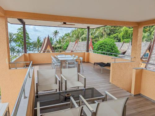 Balcony/terrace, Poolside Apartments and Rooms - by KohChangVillas in Klong Son Balcony/terrace, Poolside Apartments and Rooms - by KohChangVillas in Klong Son