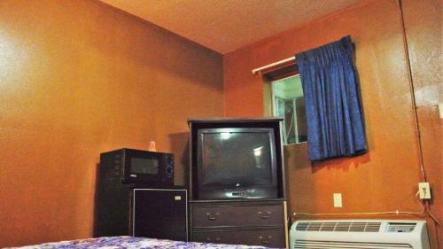 This photo about Holiday Capri Motel shared on HyHotel.com