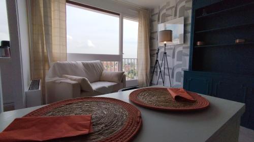 Studio Spacieux vue sur Paris et Tour Eiffel Proche Paris in Fontenay-aux-Roses Studio Spacieux vue sur Paris et Tour Eiffel Proche Paris in Fontenay-aux-Roses