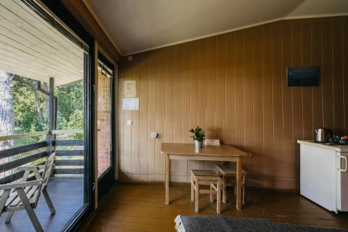 設施, Kastytis in 內林加 設施, Kastytis in 內林加