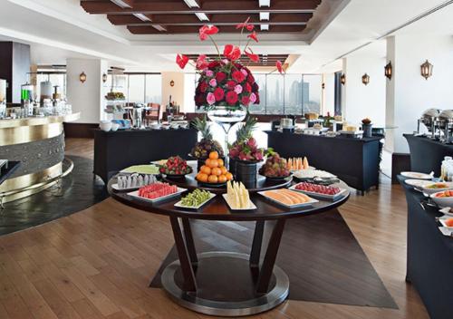 Cibo e bevande, Park Regis Kris Kin Hotel in Dubai Cibo e bevande, Park Regis Kris Kin Hotel in Dubai