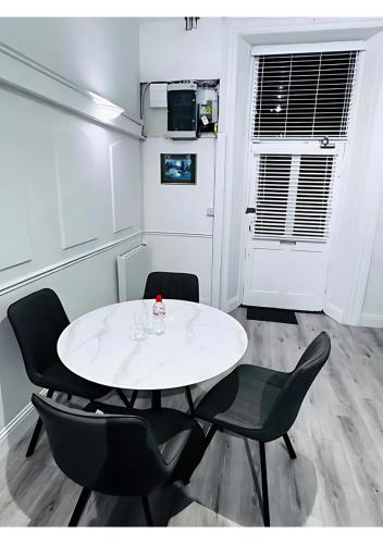 Παροχές, Naas Town - Budget Double Bedrooms in Ναάς Παροχές, Naas Town - Budget Double Bedrooms in Ναάς