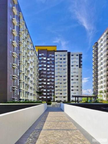 R2 Minimalist Snug Haven