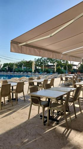 Le Six Hotel And Resort in 베트룬 Le Six Hotel And Resort in 베트룬