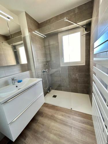 Shower, Appartement 72m² a Saint-Raphael (83) in Vallon de Coste Shower, Appartement 72m² a Saint-Raphael (83) in Vallon de Coste