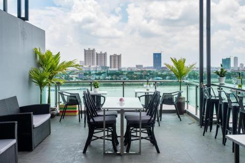 ชิลชิล โฮเทล ริเวอร์ไซด์ (CHILCHILL Hotel Riverside) in พนมเปญ ชิลชิล โฮเทล ริเวอร์ไซด์ (CHILCHILL Hotel Riverside) in พนมเปญ