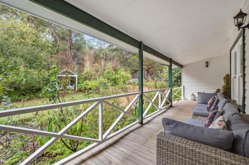 Varanda/terraço, Casa de 750 m2, 4 quarto(s) e 2 banheiro(s) em Pemberton (Serenity House Pemberton) in Pemberton Varanda/terraço, Casa de 750 m2, 4 quarto(s) e 2 banheiro(s) em Pemberton (Serenity House Pemberton) in Pemberton