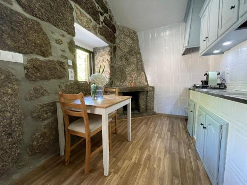 ห้องครัว, Recanto Dona Rosa - Refúgio na Natureza do Gerês (Recanto Dona Rosa - Refugio na Natureza do Geres) in วีลาร์ ห้องครัว, Recanto Dona Rosa - Refúgio na Natureza do Gerês (Recanto Dona Rosa - Refugio na Natureza do Geres) in วีลาร์