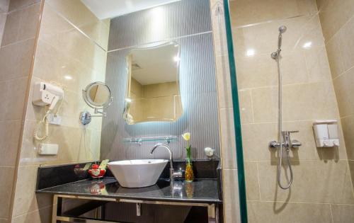 Bathroom, Saint Tropez Beach Resort Hotel in Leam Sadej Beach Bathroom, Saint Tropez Beach Resort Hotel in Leam Sadej Beach