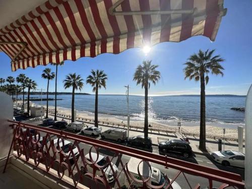 Studio terrasse face à la plage JUAN LES PINS