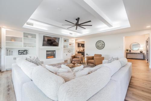 Pickleball Court Ping-Pong Fun Fireplace, Hot Tub Spacious Location Huge in פלנו(טי אקס) Pickleball Court Ping-Pong Fun Fireplace, Hot Tub Spacious Location Huge in פלנו(טי אקס)