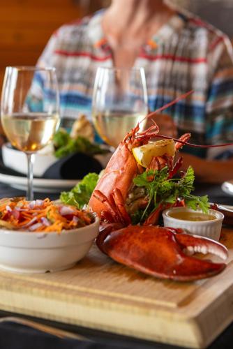 Étterem, Bras d'Or Lakes Inn in Saint Peter's (NS) Étterem, Bras d'Or Lakes Inn in Saint Peter's (NS)