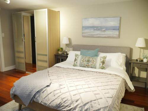 KOOL KITS! Family-run & Near UBC, Downtown, Nature