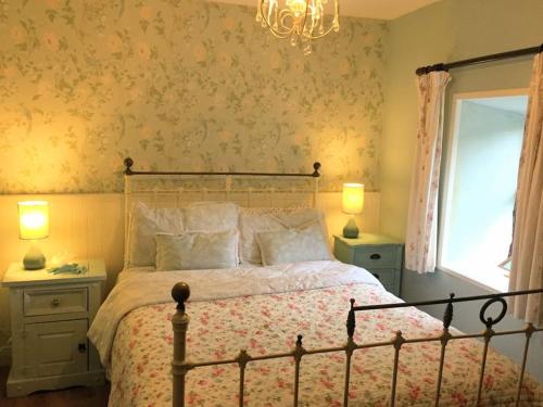 Cottage at the heart of Teapot Lane Glamping in Tullaghan Cottage at the heart of Teapot Lane Glamping in Tullaghan