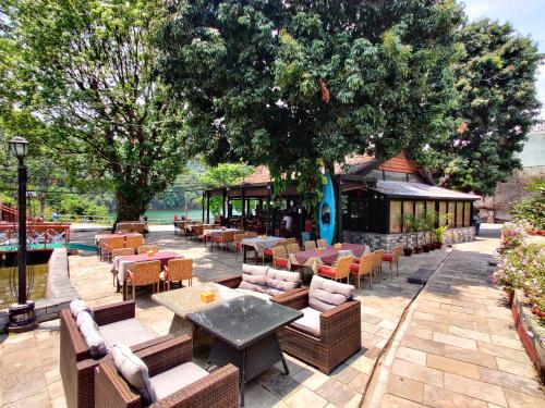 Restaurang, Lake View Resort in Pokhara Restaurang, Lake View Resort in Pokhara