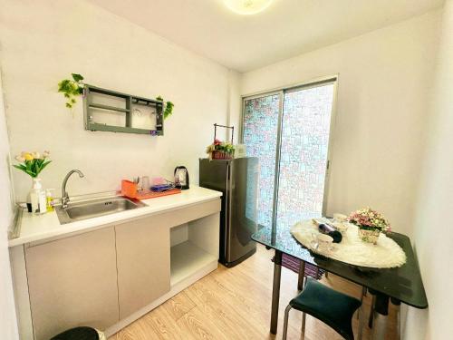 Kitchen, Monthly D Condo Rattanathibet , ดีคอนโด MRTไทรม้า near Wat Prasat Nonthaburi Kitchen, Monthly D Condo Rattanathibet , ดีคอนโด MRTไทรม้า near Wat Prasat Nonthaburi