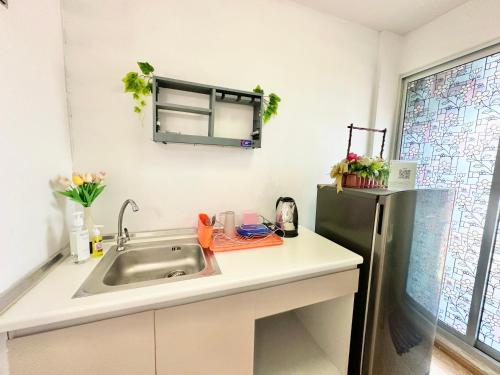 Kitchen, Monthly D Condo Rattanathibet , ดีคอนโด MRTไทรม้า near Wat Prasat Nonthaburi Kitchen, Monthly D Condo Rattanathibet , ดีคอนโด MRTไทรม้า near Wat Prasat Nonthaburi