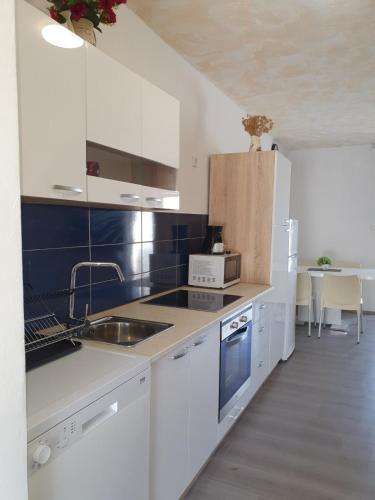 6 M, 50 m do plaže (6 M, 50 m do plaze) in Rab 6 M, 50 m do plaže (6 M, 50 m do plaze) in Rab