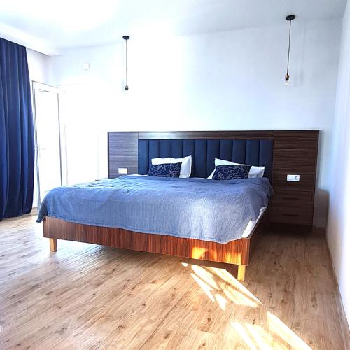 Seaside 2-Room 3-Balconies Apt#12 Stunning View