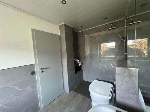 Moderne Wohnung auf 2 Etagen in ชตัดทอลเลนดอร์ฟ Moderne Wohnung auf 2 Etagen in ชตัดทอลเลนดอร์ฟ