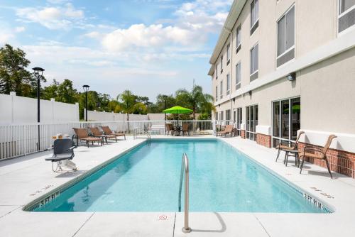 Úszómedence, Holiday Inn Express & Suites Spring Hill By IHG in Spring Hill (Florida) Úszómedence, Holiday Inn Express & Suites Spring Hill By IHG in Spring Hill (Florida)