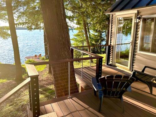 Lakefront cottage on East Pond in Waterville (Maine) Lakefront cottage on East Pond in Waterville (Maine)