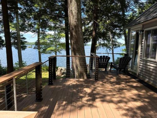 Lakefront cottage on East Pond in Waterville (Maine) Lakefront cottage on East Pond in Waterville (Maine)