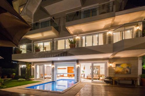 Exterior view, L.A.H. Hostellerie in Campos Do Jordao Exterior view, L.A.H. Hostellerie in Campos Do Jordao