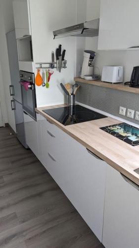 Konyha, F2 spacieux, commodités et tram à 2 min à pied (F2 spacieux, commodites et tram a 2 min a pied) in Herouville-Saint-Clair Konyha, F2 spacieux, commodités et tram à 2 min à pied (F2 spacieux, commodites et tram a 2 min a pied) in Herouville-Saint-Clair