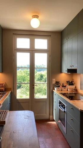 Kitchen, Le Clos de l'Eglise in Longueil Kitchen, Le Clos de l'Eglise in Longueil