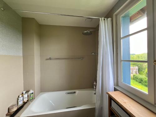 Bathroom, Le Clos de l'Eglise in Longueil Bathroom, Le Clos de l'Eglise in Longueil