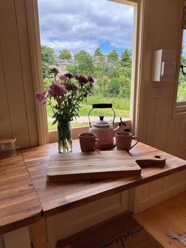 Kert, ShepherdsHut-Cotswolds-PetFriendly-WoodBurner in Farthinghoe Kert, ShepherdsHut-Cotswolds-PetFriendly-WoodBurner in Farthinghoe