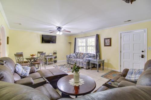 Kingston Home with Shared Pool - 23 Mi to LakePoint! in Smyrna (GA) Kingston Home with Shared Pool - 23 Mi to LakePoint! in Smyrna (GA)