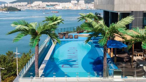 Swimming pool, Ramada Plaza by Wyndham Dolsan Yeosu (Korea Quality) in Yeosu-si Swimming pool, Ramada Plaza by Wyndham Dolsan Yeosu (Korea Quality) in Yeosu-si