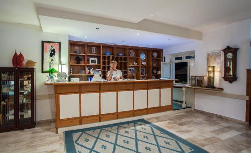 ردهة, Hotel Sandalyon in San Teodoro City Centre ردهة, Hotel Sandalyon in San Teodoro City Centre