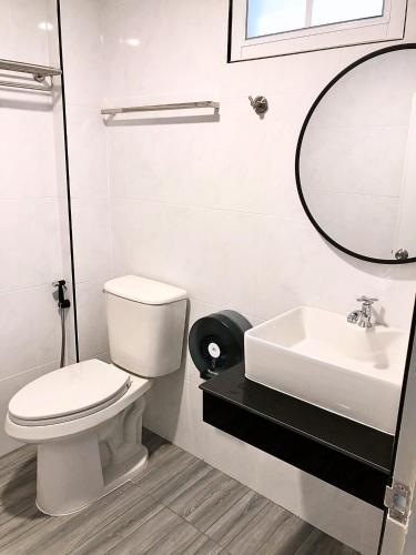 Bathroom, PG Ryoichi Hotel near Art Bridge Chiang Rai Bathroom, PG Ryoichi Hotel near Art Bridge Chiang Rai