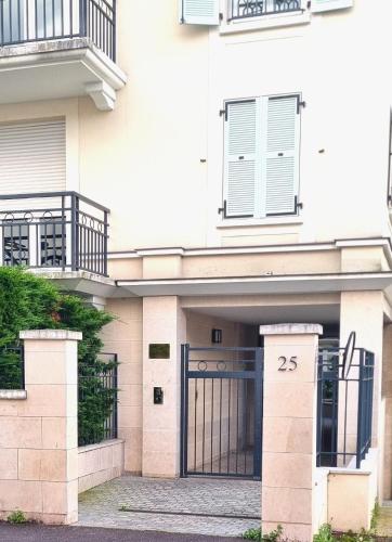 AZUR T2 de standing, proche RER