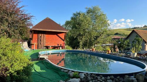 Kert, Chalupy na Majeri Nižné Malatíny (Chalupy na Majeri Nizne Malatiny) in Malatiny Kert, Chalupy na Majeri Nižné Malatíny (Chalupy na Majeri Nizne Malatiny) in Malatiny