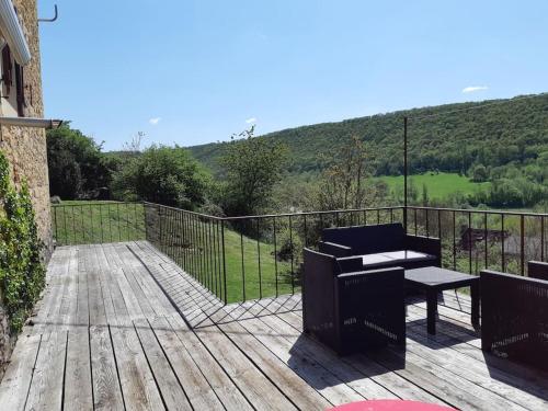 Erkély/terasz, Grande maison, avec piscine privée et belle vue (Grande maison, avec piscine privee et belle vue) in Ambeyrac Erkély/terasz, Grande maison, avec piscine privée et belle vue (Grande maison, avec piscine privee et belle vue) in Ambeyrac