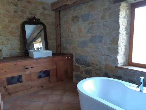 Fürdőszoba, Grande maison, avec piscine privée et belle vue (Grande maison, avec piscine privee et belle vue) in Ambeyrac Fürdőszoba, Grande maison, avec piscine privée et belle vue (Grande maison, avec piscine privee et belle vue) in Ambeyrac