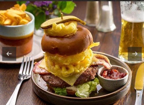 Їжа та напої, Tulfarris Resort Spa & Holiday Village 2 Bedroom Lodge Sleeps 5 in Блессінгтон Їжа та напої, Tulfarris Resort Spa & Holiday Village 2 Bedroom Lodge Sleeps 5 in Блессінгтон