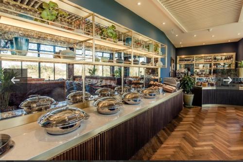 Їжа та напої, Tulfarris Resort Spa & Holiday Village 2 Bedroom Lodge Sleeps 5 in Блессінгтон Їжа та напої, Tulfarris Resort Spa & Holiday Village 2 Bedroom Lodge Sleeps 5 in Блессінгтон