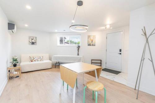 Family Home in Longueuil, 2 Bed - 1 Bathroom in Longueuil (QC) Family Home in Longueuil, 2 Bed - 1 Bathroom in Longueuil (QC)