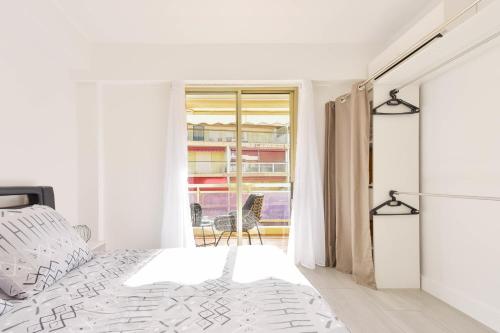 Apartment with Terrace walk to Beaches & Shopping