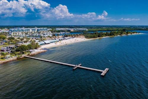 Perfect getaway with pool, hot tub and world class views in Ruskin (FL) Perfect getaway with pool, hot tub and world class views in Ruskin (FL)
