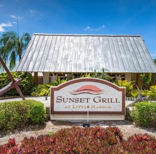Perfect getaway with pool, hot tub and world class views in Ruskin (FL) Perfect getaway with pool, hot tub and world class views in Ruskin (FL)